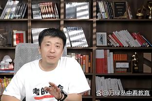 ?球迷拉横幅接机新疆男篮：欢迎成都的王 黄荣奇回家